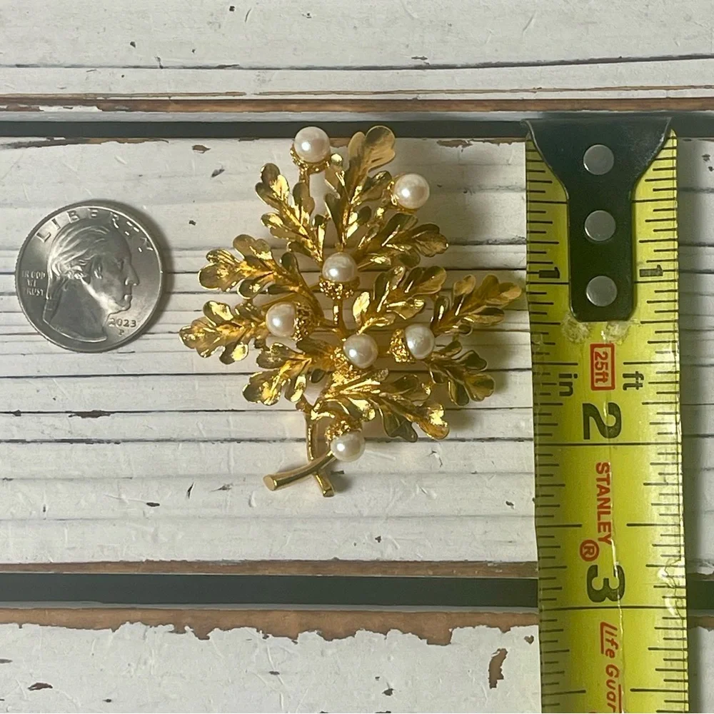 Vintage Monet Brooch Leaf Floral Autumn Fall Faux Pearl‎ Gold Tone Metal